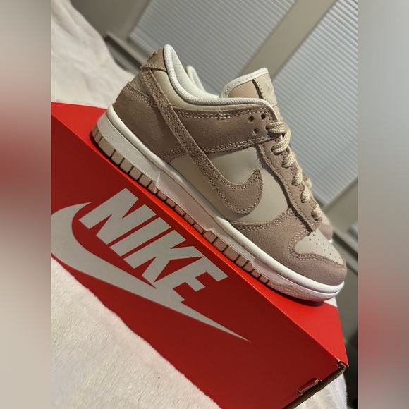 Nike Women’s Dunk Low SE - Picture 1 of 9